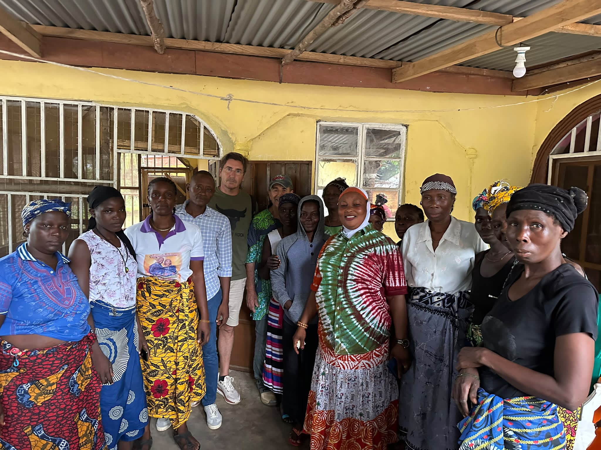 Equipo de trabajo de mujeres de Lungi